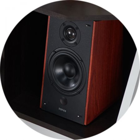 Dos cajones con rieles metálicos.